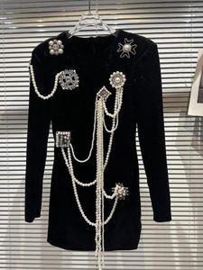 Casual Dresses HIGH QUALITY Est 2023 Fashion Designer Women's Pearls Chain Diamond Beaded Shoulder Pad Velvet Dress