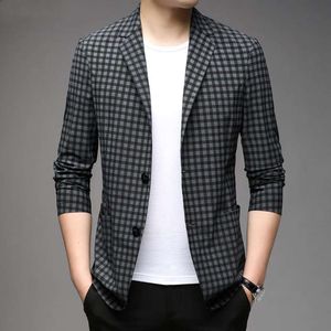 Top Grade Traceless Classic Expensive New Brand Casual Fashion Designer Suit For Men Blazer Jacket Plaid Coat S Clothing