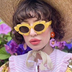 Sunglasses Fashion Cat Eye Candy Colors Women Retro Brand Designer Flower Shape Eyewear Men Trending Sun Glasses UV400