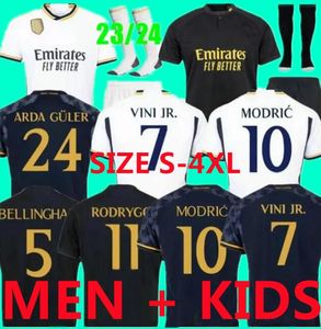 23 24 Bellingham Soccer Jerseys Fans Player الإصدار 2023 2024 KIT MODRIC CAMISETA VINI JR Camavinga Tchouameni Football Shirt يضعون جوارب موحدة