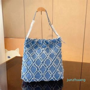 Designer -väska denim shopping tote ryggsäck rese kvinna sling kropp dyraste handväska med silverkedja quiltade lyxiga handväskor