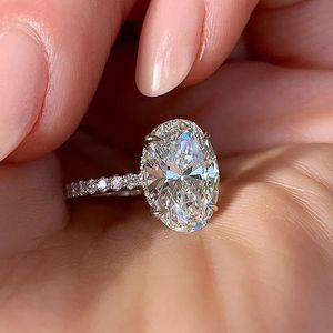 Band Rings Huitan Oval Finger Ring Band Brilliant CZ Stone Four Prong Seting Classic Wedding Jubileum Gift For Wife Girl Girliol 231024