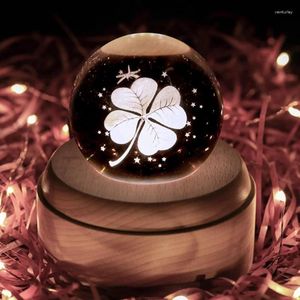 Dekorativa figurer 3D Crystal Ball Music Box Illuminerade LED -lampor Träbasdekoration Roterande prydnadsfödelsedag Christmas Halloween