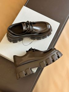 エレガントなブランド女性モノリスオックスフォードシューズブラシレザーブラックラバープラットフォーム靴底部のラグソールモカシンレディーパーティーウェディングウォーキングEU35-40