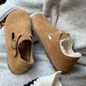 디자이너 Boston Clogs 슬리퍼 남성 여성 Fur 슬라이드 패션 막힘 슬라이더 여름 해변 샌들 로퍼 슬리퍼 스웨이드 가죽 버클 플립 플립 플립