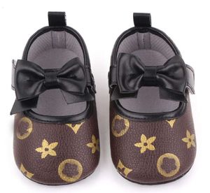 Pierwsze spacerowicze 2023 Butterfly Węzeł Princess Buty dla dzieci Miękkie samolotki Moccasins Toddler Crib Toddler Buty Baby Fashion