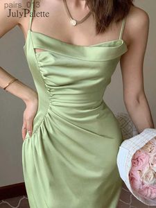 Grundläggande avslappnade klänningar Julypalette Green Satin Spaghetti Strap Dress Sexig kvinnor Backless Slim Midje BodyCon 2023 Summer Ladies Party YQ231025