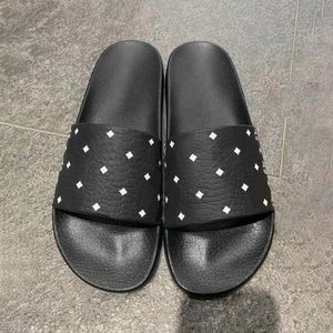 Imprimir slides de borracha designer mulher homem grão de couro chinelo bordado luxo verão piscina plana sandália preto sapato marrom 35-45 transporte rápido