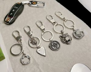 2023 keychains luxury designer key chain lanyards men's metal buckle for men and women car key chain bag charm unisex keyring fashion accessories 19 style