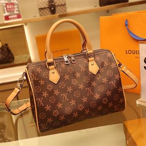 30 cm Luxurys Designers Fashion Women Bag Louise Shoulder Bags Lady Totes Handväskor Snabbt med Key Lock Vutton Shoulder Strap Viuton Dust Bag