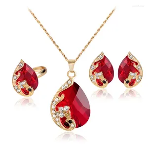 Collane con ciondolo RE 2023 Moda Grande Pavone Rosso Gioielli Collana di cristallo Donna Anello nuziale Catena color oro Girocollo Parure Bijoux Femme