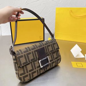 أعلى الفخامة من الجلد الأصلي أكياس الكتف أكياس الكتف Baguette Pochette Nylon حقائب اليد الكلاسيكية القابض Crossbody مصمم الأكياس الأزياء الأزياء حقائب المساء