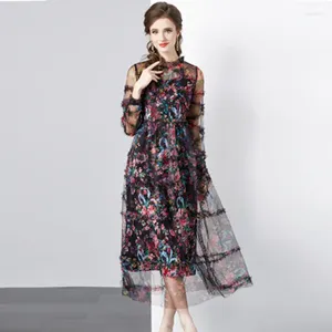 Lässige Kleider 2023 Herbst Fashion Runway Langes Kleid Damen Französisch Print Stitching Mesh Heavy Process Elegante weibliche Kleidung