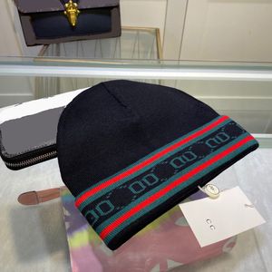 Designer gorro de luxo inverno malha boné quente proteção orelha moda lazer clássico carta gorro ao ar livre hattemperament listras