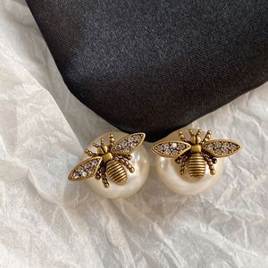Vintage Bee Stud Earring Women Cute Retro Bee Pearl Earring for Gift Party