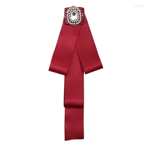 Bow Ties Women's Rhinestone Tie Pins Korean British College Style Sweter Koszulka Akcesoria Kołnierz broszka kwiaty Prezent dla kobiet