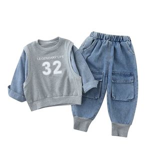 Set di abbigliamento Tute sportive per bambini 2-6 anni Primavera Autunno Neonato Completo per bambini Patchwork Maglione Jeans 2 pezzi Set per ragazze Set di vestiti per bambini 231025