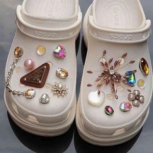 DIY Takı Ayakkabı Zincirleri Tasarımcı Rhinestone Girl Hediye İnci Dekurasyonu Metal Kelebek Perçin Aksesuarları Croc316y için
