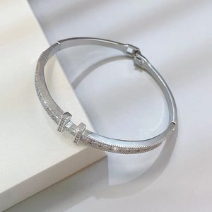Tail Holder coreano squisita lettera fibbia braccialetto temperamento alla moda semplice versatile geometrico gioielli femminili l231025