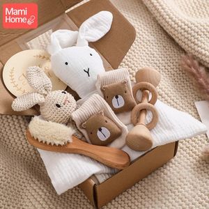 Keepsakes Baby Double Sided Cotton Blanket born Bath Set Gifts Box Wooden Crochet Rattle Brushs Bracelet Towel For Shower Gift 231026