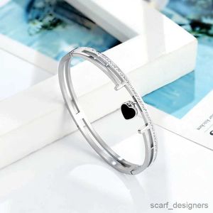 Bracciale alto nero con ciondolo a forma di cuore, braccialetto di design, Lady Love Bangle Jewelry Gifts R231026