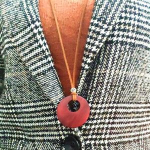 Doppelte Holzkreis-Anhänger-Halsketten Vintage lange Pulloverkette einfache wilde Lederschnur Männer Frauen handgemachter Schnitzschmuck 15pcs2094