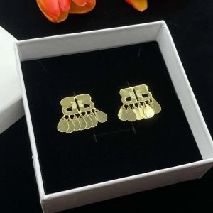 Modekärleksdesigner örhänge guldbokstäver klassiska studs kvinnor öronklipp lyxiga smycken damer örhängen 925 silver stud för kvinnor bröllop julklappar nya