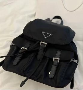 Designer-Nylon-Rucksack für Damen, Umhängetaschen, klassische Unisex-Handtaschen, Herren-Rucksack, schwarz, Dreiecksschild, Metall-Reißverschluss, hochwertige Herren-Schulranzen mit mehreren Taschen