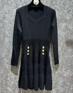 1026 2023 Runway Dress Autumn Dress V Neck White Black Khaki långärmad märke samma stil Empire Womens klänning mode Högkvalitativ yiduo