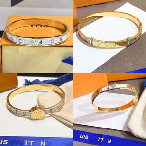 Bangle Fashionable Bracelets Designer Letter Crystal 18K Gold Plated Stainless steel Bracelet Fashion Jewelry Men and Women bracel274d