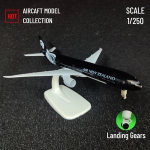 Modello di aereo Scala 1.250 Replica dell'aviazione in metallo 20 cm Zealand B777 Modello di aereo Aeroplano in miniatura Regalo di Natale Giocattoli per bambini per ragazzi 231026