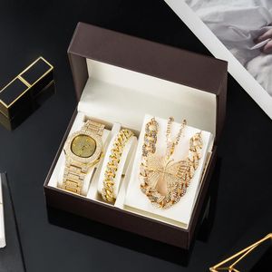 Armbanduhren Luxus-Damenuhren-Set Golduhren Halsketten Armband Kubanische Kette Schmetterling Strass Bling Schmuck 4-teiliges Set Geschenke für Frauen 231025