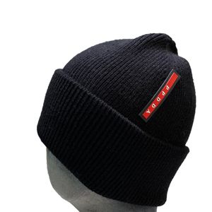 2023 Zimowa czapka dla mężczyzn i kobiet projektantów tego samego p-logo prawidłowa litera ciepła kapelusz