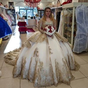 Işıltılı o yaka balo elbisesi quinceanera elbiseler uzun kollu altın aplikler kristal bağcıklı tatlı 16 vestidos de 15 anos