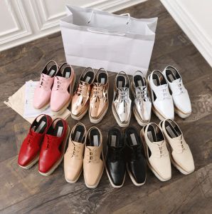 Kvinnor Luxury Fashion Slip-On Sandaler Stella McCartney Women Shoes Red Patent äkta läder Vita Sole Stars Shoes Platform