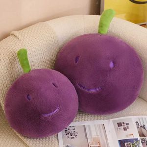 Fyllda plyschdjur Creative Fruit Smille Grape Plush Toys Söta fyllda växtsimulering Druvor Kasta kudddockan Heminredning gåvor