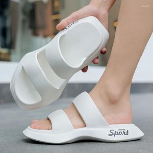 Sandalet 2024 Marka Erkekler Boşa Çıkış Hafif Sıradan Ayakkabı Yaz Kadınlar Şık Yumuşak Sole Unisex Serin Plaj