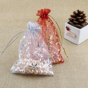 크리스마스 장식 도매 50pcs 눈송이 프린트 흰색 드로우 가능한 오간자 가방 7x9 cm 웨딩 선물 보석 파우치 스마일 사탕