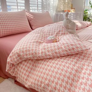 Bedding sets Top Quality Striped Checkered Pattern Fabric Jacquard Simple Plain Home Textiles Duvet Set 231026