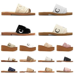 Sandaler berömda designer kvinnor woody sandaler fluffiga platt mule glider vit svart rosa spetsar duk fuzzy päls tofflor hemskor kvinnor berömda sandles