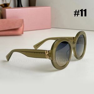 2Brands Premium Gift Fashion Solglasögon för kvinnor eller män med Gold Metal Letter Logo Present