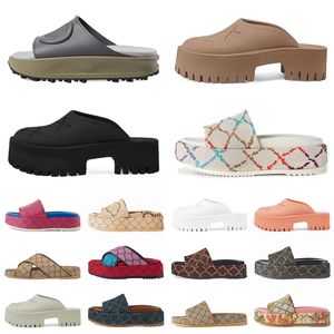 Sandalen Berühmte Designer Damen Wasserdichte Plateausandalen Designer-Hausschuhe Mehrfarbendruckform Canvas flache Sohle Gummisohle klassische wasserdichte Sandalen