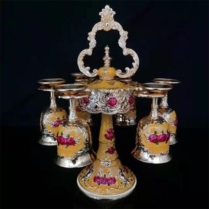 Objetos decorativos estatuetas antigo estilo europeu porta-copos de vinho amarelo dourado de alta qualidade de camada única um conjunto de taça de vinho rosa vermelha com borda dourada 231025