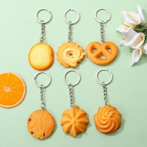 Keychains Butter Cookie Keychain Child Snacks Model Metal Chain Ryggsäck Keyrings Custom Pendant Jewelry Kids Gifts Tillbehör Partihandel