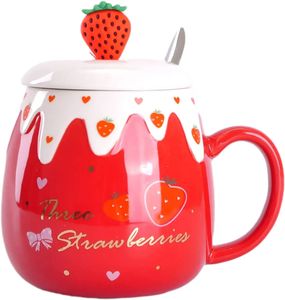 Mugs Strawberry Mug with Lid Ceramic 450ML Korean Kawaii Coffee Cups Cute Breakfast Porcelain for Woman Student 231026