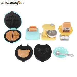 Kitchens Play Food Mini Dollhouse Bread Machine Toaster Whisk Weigh Plate Food Kitchen Set Miniature Safety Sets Educational Classic Toy For KidsL231026