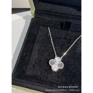 Designer Vanly Cleefly Necklace Sterling Silver S925 Ny lyx nisch platina Lucky Laser Four-Leaf Pendant Christmas Diamond Inlaid Car Flower Necklace