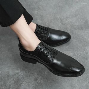 Scarpe eleganti 2023 per uomo Nero Business formale Oxford in pelle Calzature Uomo Derby di alta qualità Zapatos Hombre