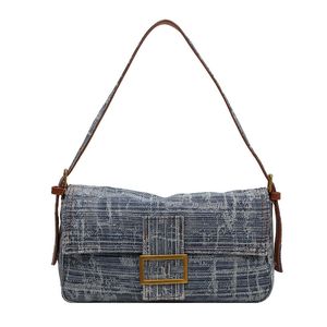 Şık denim vintage torba yıkanmış çapraz çanta baget omuz çantası yeni küçük kare çanta lüks tasarımcı tote çanta debriyajı altın zincir detalanabilir kayış cüzdan