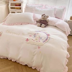 Sängkläder uppsättningar tjej rosa tecknad regnbåge unicorn set lakan dinosaurie ruffle spets quilt täcker bomull familj barn sovrum sängkläder 231026
